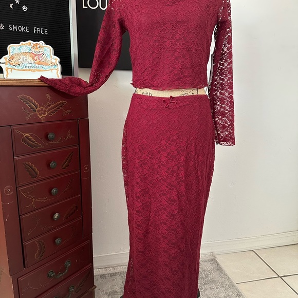 🆕Madden Girl Burgundy Lace Skirt Set - Picture 4 of 17